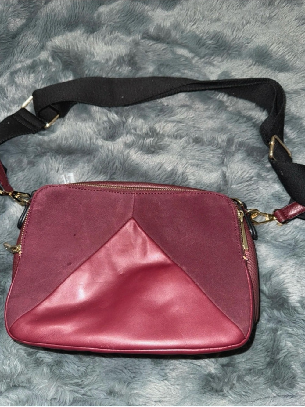 Compact Burgundy Crossbody Bag with Mixed-Texture Panels